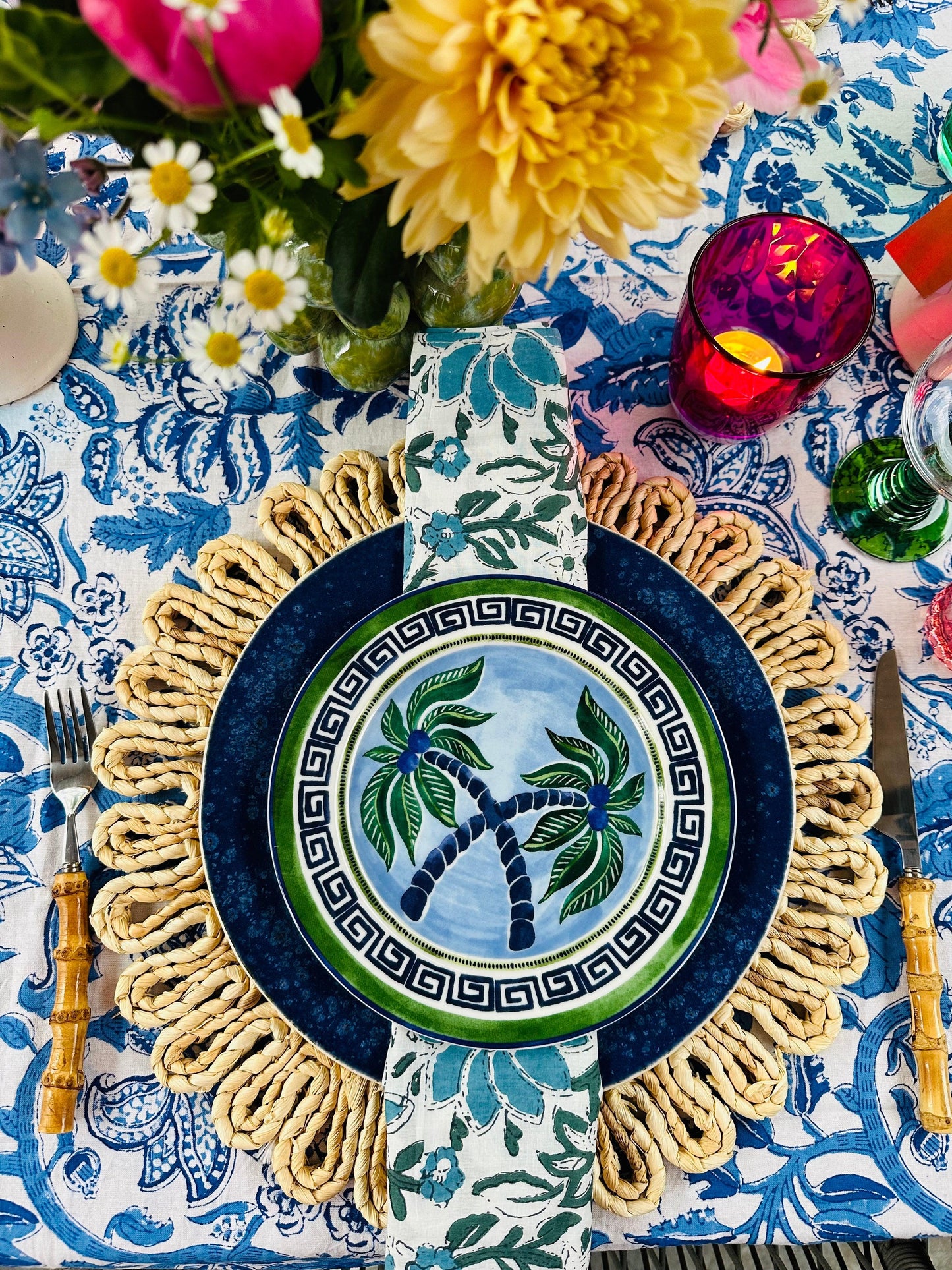 Katoenen servetten blockprint wit met levendige bloemen in groen en dusty blue - Frank Styling