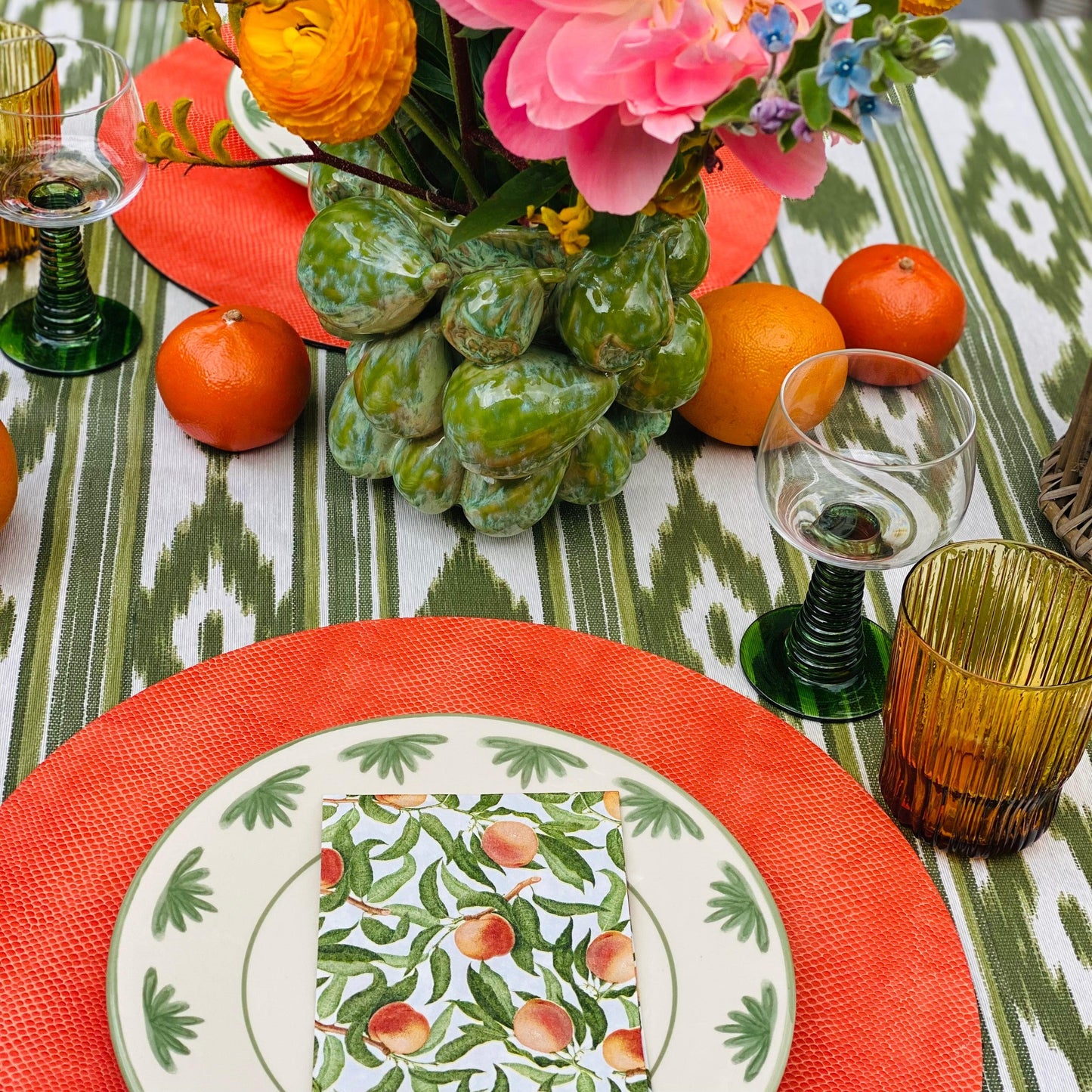 Waterafstotend tafelkleed olijf groene ikat - Frank Styling