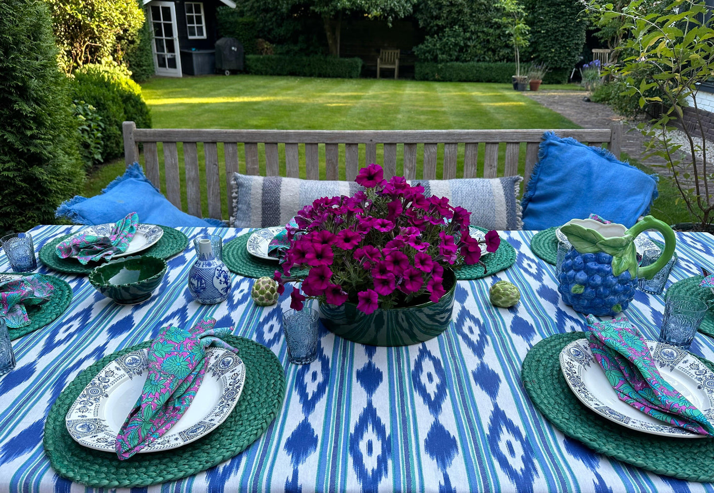 Waterafstotend tafelkleed ikat blauw met groene streep - Frank Styling