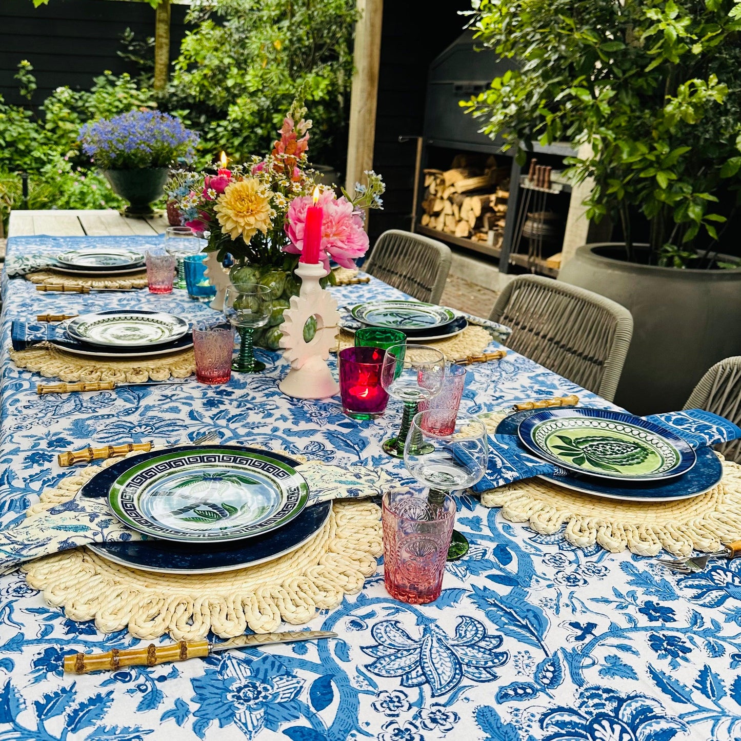 Katoenen servetten blockprint wit met blauwe bloemmotieven - Frank Styling
