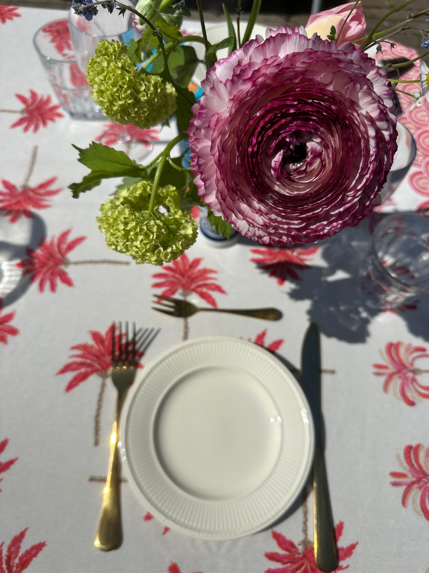 Waterafstotend tafelkleed roze palmbomen