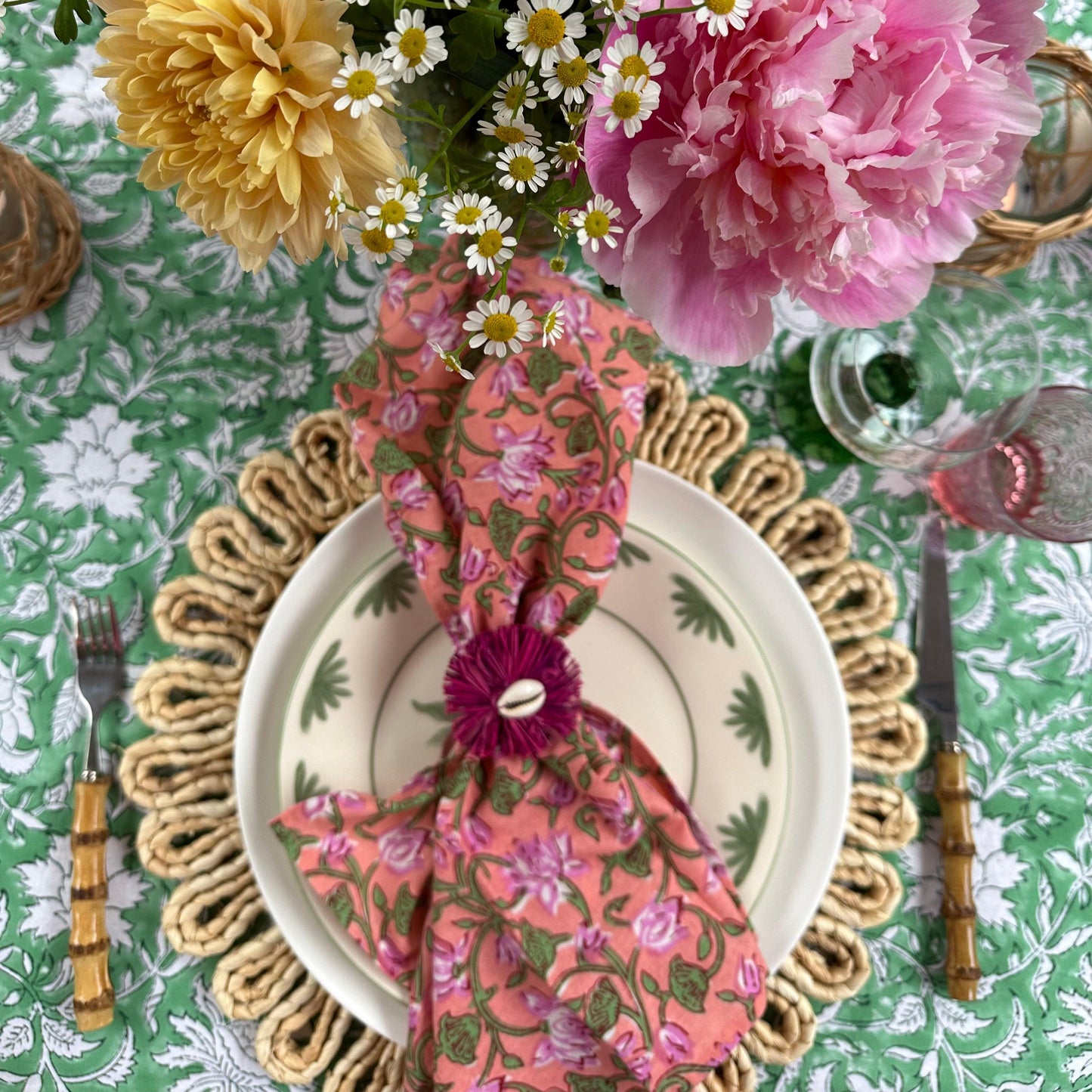 Katoenen servetten blockprint roze met groene bloemmotieven - Frank Styling