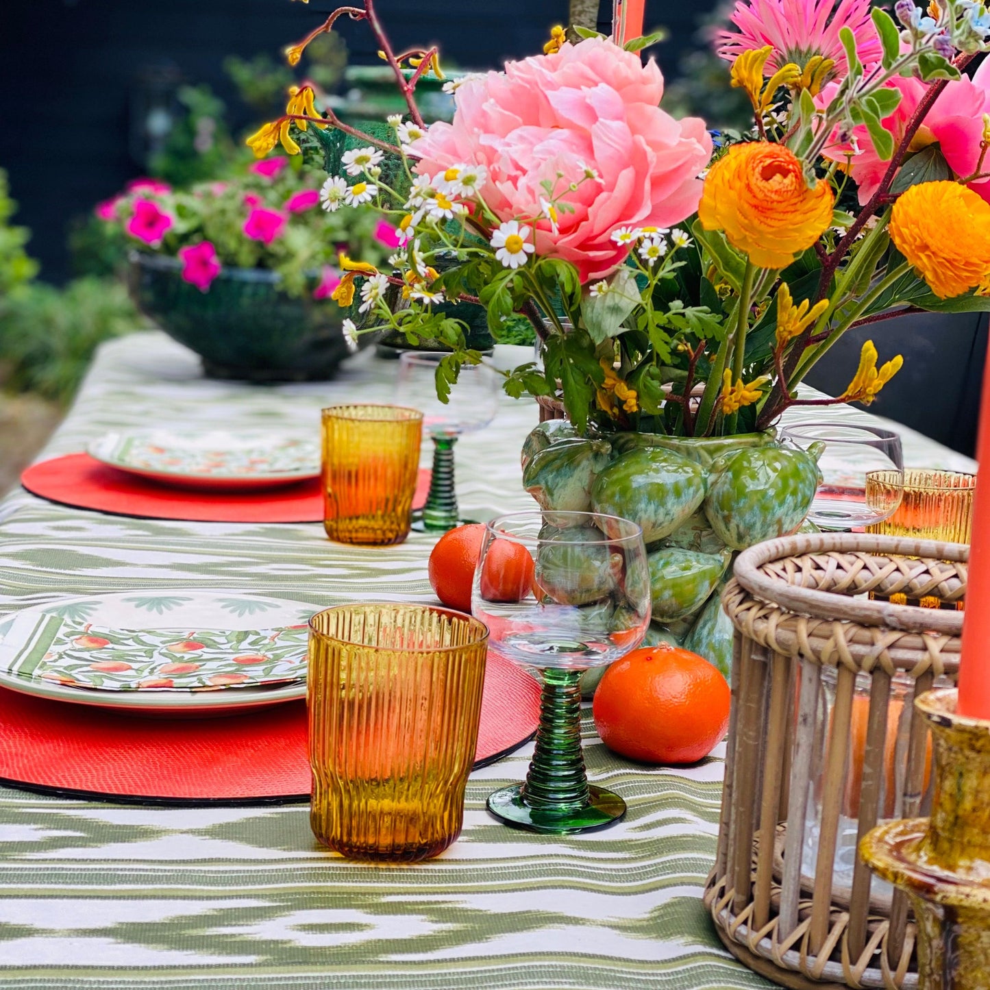 Waterafstotend tafelkleed olijf groene ikat - Frank Styling