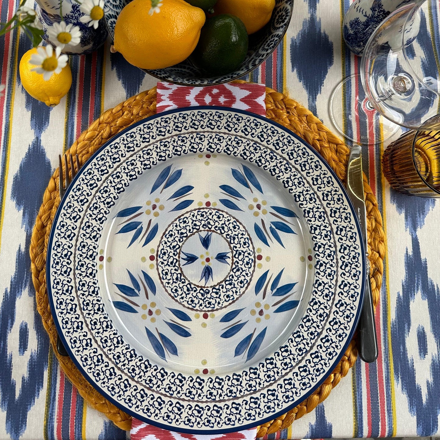 Waterafstotend tafelkleed ikat blauw met gele en rode streep - Frank Styling