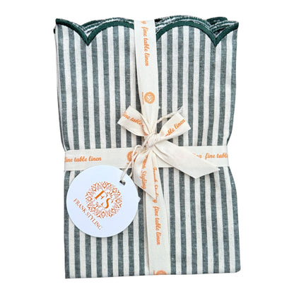 Katoenen servetten (2 stuks) groen wit gestreept met geborduurde groene rand