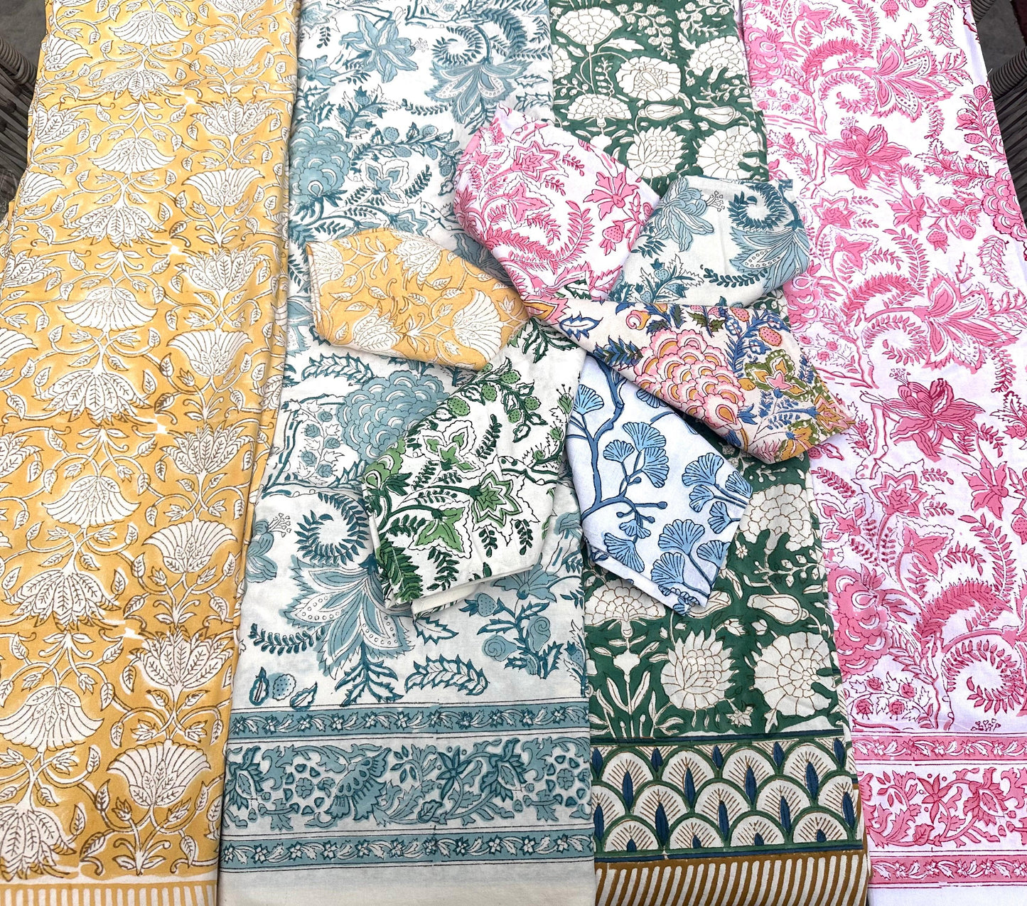 Katoenen servetten blockprint licht geel met witte bloemen - Frank Styling