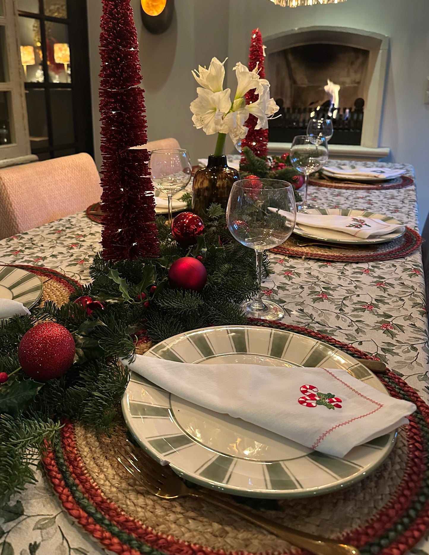 Tafelkleed hulst met rode besjes