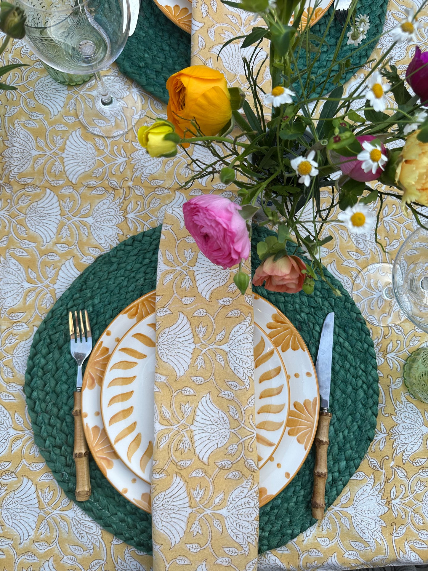 Tafelkleed Indiase blockprint geel met witte bloemen