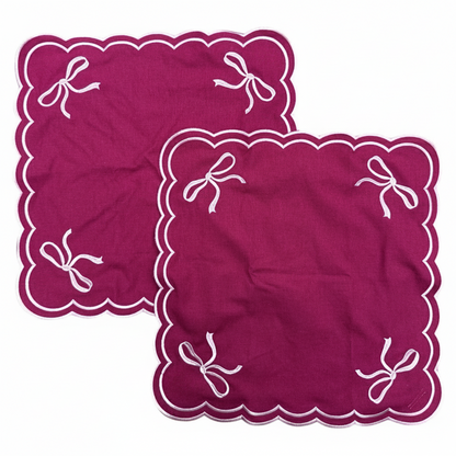 Katoenen servetten (2 stuks) burgundy met oud roze strikken en golvende rand