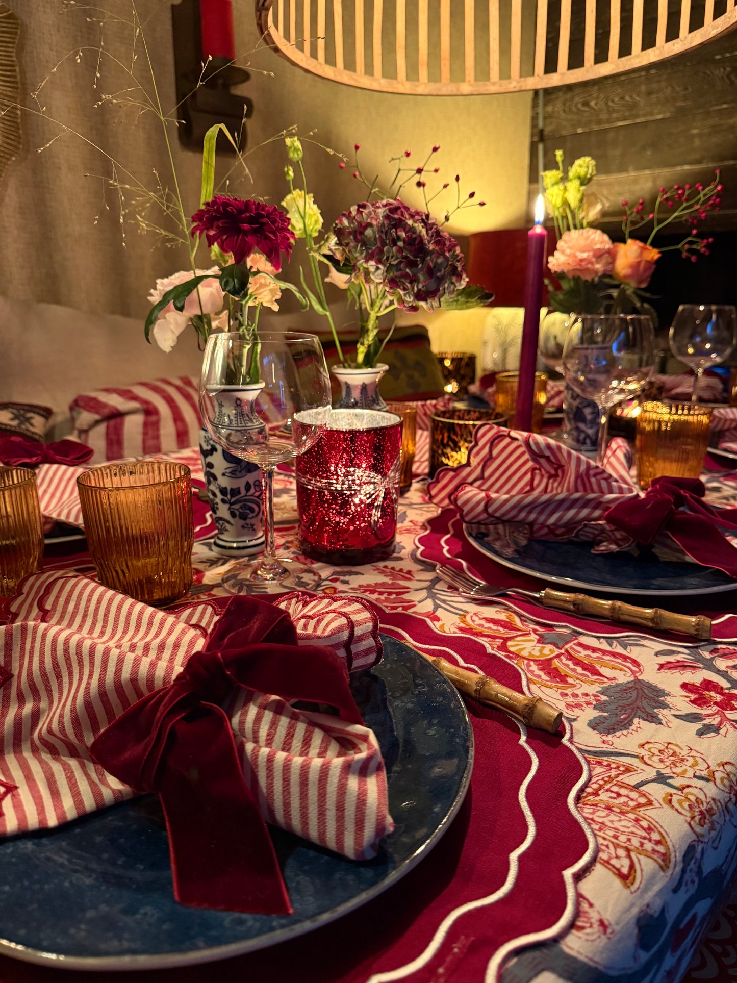 Tafelkleed Indiase blockprint met oud blauw en bordeaux bloemen