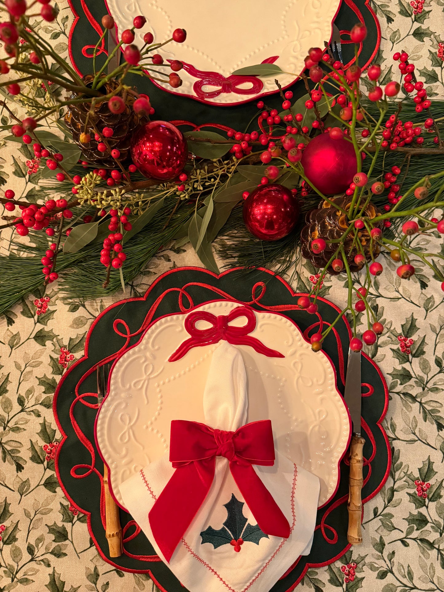 Tafelkleed hulst met rode besjes