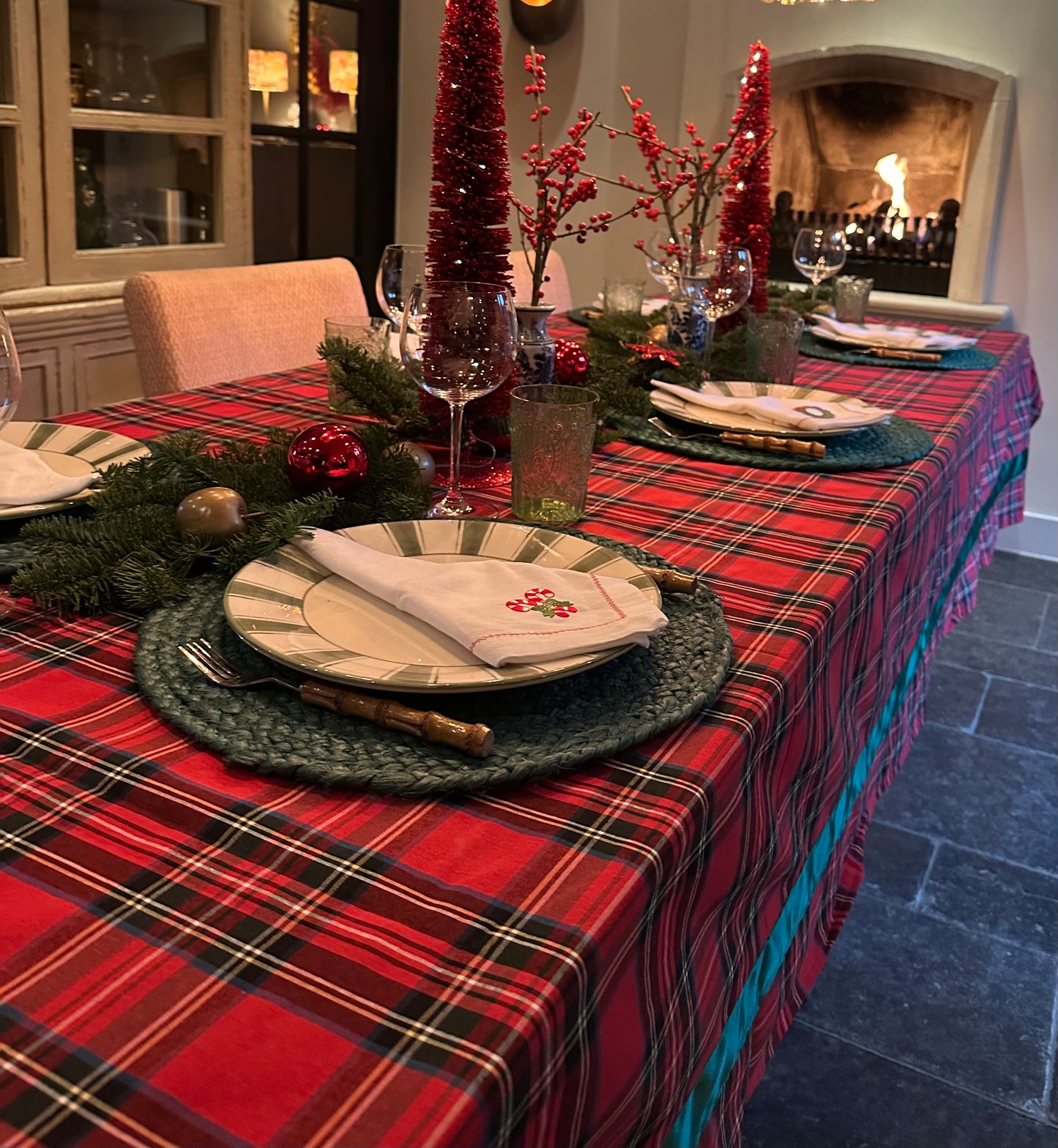 Tafelkleed rood met kerst ruit en groene bies