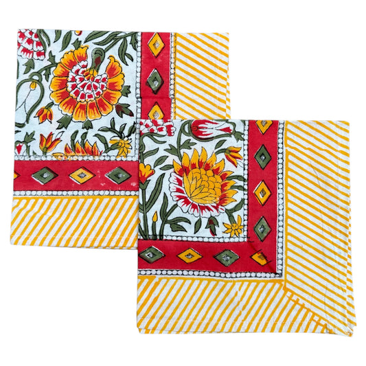 Katoenen servetten (2 stuks) blockprint geel met oranje bloem en groene takjes