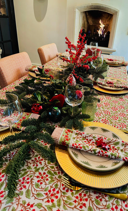 Tafelkleed Indiase blockprint serene wit met groene takjes en rode bloemetjes - Frank Styling